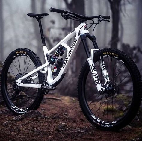 Mountain bikes on Instagram: “Rocky Mountain mtbs are sick 🤙 -------------------------------- Partners: @mtb_ardency  @bikeizgood @teamvtt14 @dream_bikes_it @bikeblvd…” Mountain Biking Photography, Mountain Bike Action, Adrenaline Sports, Mt Bike, Mountain Bike Art, Mountain Biking Women, Mtb Downhill, Bicycle Mountain, Image Moto