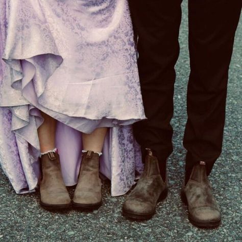 When you know you’ve found your perfect sole mate. 🤎🤎 📸 @mc_taylor21 #Blundstone #BlundstoneCanada #Wedding Blundstone Wedding Dress, Blundstone Wedding, Blundstones Outfit, Granola Aesthetic, Mountain Wedding Photos, Wedding Outfits For Women, Something In The Way, Wedding Themed, Mountain Elopement