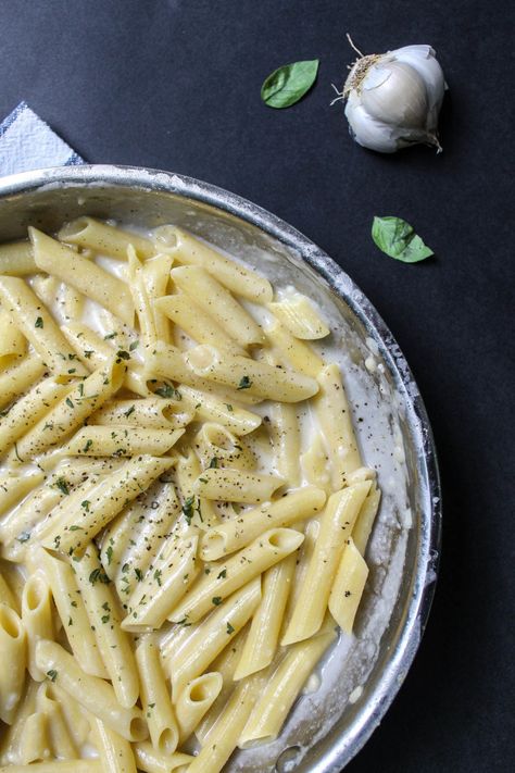 garlic herb cream sauce Italian Cream Sauce, Garlic Butter Pasta Sauce, Herb Pasta Recipe, Herb Cream Sauce, Baked Spinach Dip, Butter Sauce For Pasta, Simple Sweets, Garlic Butter Pasta, Dairy Free Sauces