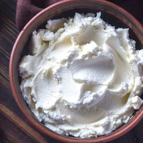 Best Keto Mascarpone Recipes You don't have to be Italian to love Mascarpone cheese! Its smooth and velvety texture are a great addition to many of delicious Keto recipes. #ketomascarpone #ketohealthyfats Cream Cheese Substitute, Marscapone Cheese, Healthy Cream Cheese, Cheese Spread Recipes, Mascarpone Recipes, Queso Cottage, Healthy Cheese, Chili Cheese Dips, Healthy Substitutions