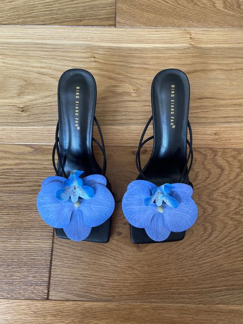 Beautiful orchid heels perfect for your summer holiday or any special occasion. Maneater Shoes, Blue Flower Heels, Orchid Heels, Heels With Flowers, Blue Orchid Flower, Dope Jewelry Accessories, Flower Heels, Fancy Heels, Heels Aesthetic