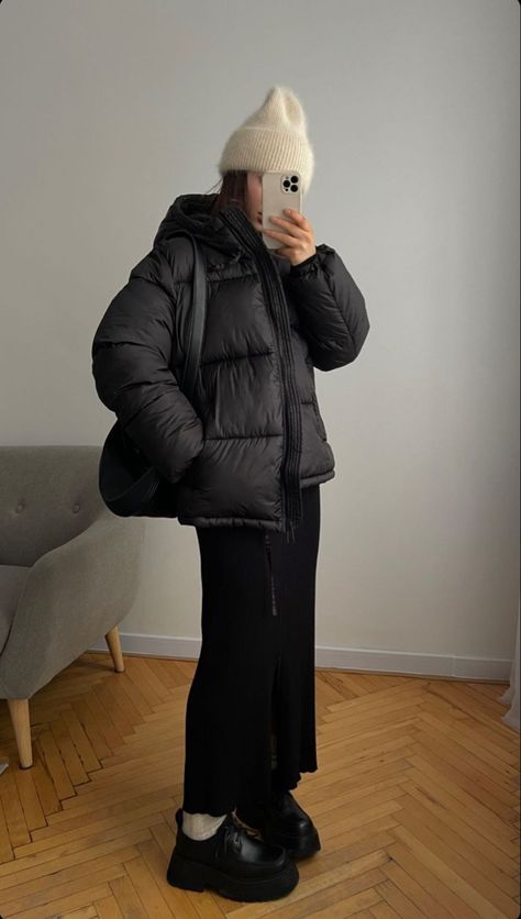 All Black Puffer Jacket Outfit, Long Black Skirt Outfit Winter Korean, Skirt With Puffer Jacket, Puffer Jacket And Skirt Outfit, Long Puffer Jacket Outfit Street Style, Black Maxi Skirt Winter, Puffer Jacket With Skirt, Skirt And Puffer Jacket, Puffer Skirt Outfit