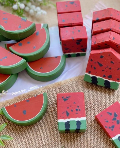 Lush Soap, Watermelon Soap, Watermelon Candle, Cranberry Candles, Soap Design Ideas, Mp Soap, Layered Soap, Citrus Candle, Soap Display