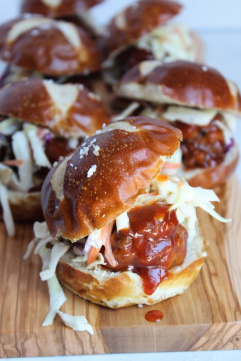 Sandwiches Recipes, Meatball Sliders, Bbq Meatballs, Bourbon Sauce, Jo March, Slaw Recipes, Fast Dinners, Turkey Burger, Slider Recipes