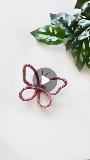 Naty | Handmade Knitted Wire Arts on Instagram: "🦋🧶“Tricotin” is the French word for knitted wire art. Learn to make custom names and shapes to decorate your nursery or walls. My beginner course and templates are in my Etsy shop. 🔗Link in bio—grab them while they’re on sale!  . . . . .  . . . . Knitted wire art, wire bending, knitting, iCord, iCord machine, templets, tricotin, best selling, Etsy, French knitting, rope name, hand made, handcrafted, diy, crafts, kids room, nursery, playroom, gift idea, decor, art, flowers, butterflies, baby shower, new baby, baby shower gift, signname. . . . . . . #KnittedWireArt #WireBending #Knitting #iCord #iCordMachine #Templates #Tricotin #BestSelling #Etsy #FrenchKnitting #RopeName #Handmade #Handcrafted #DIY #Crafts #KidsRoom #Nursery #Playroom #Gi Knitting Icord, Knitted Wire Art Diy, Knitted Wire Art Tutorial, Knitted Wire Art Template Free, Diy Crafts Kids, Knitted Wire Art, French Knitting Wire Words, Knitted Wire Names Tutorial, Wire Bending