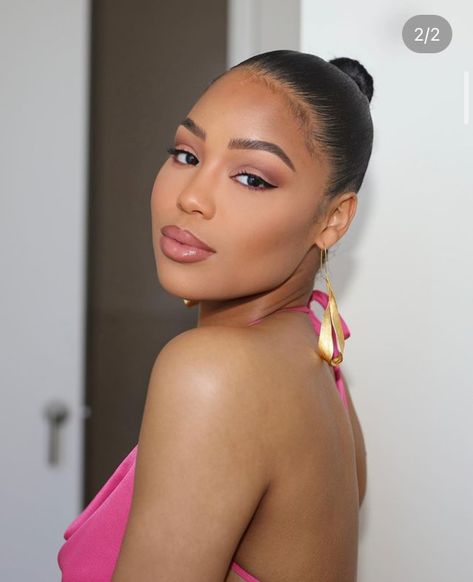 Guest Makeup Look, Wedding Guest Makeup Looks, Teaira Walker, Hairstyles With Curled Hair, Black Hair Bun, Bombshell Makeup, Flawless Face Makeup, Instagram Los Angeles, Wedding Guest Makeup