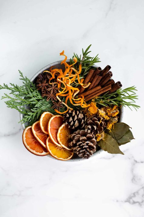 Potpourri Diy, Diy Potpourri, Fall Potpourri, Dried Potpourri, Homemade Potpourri, Simmer Pot Recipes, Potpourri Recipes, Dried Orange Peel, Budget Friendly Gift