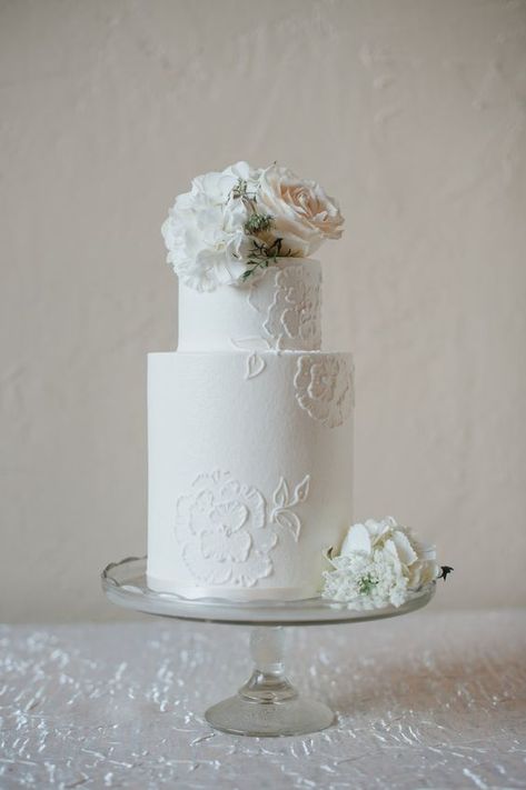 a white floral lace wedding cake with fresh blooms in blush and white is a timeless piece for any wedding Pearl Cakes, Wedding Cake Pearls, Brush Embroidery, Pearl Cake, Wedding Cakes Elegant, Wedding Cake Ideas, Wedding Cake Recipe, Lace Wedding Cake, Romantic Wedding Cake