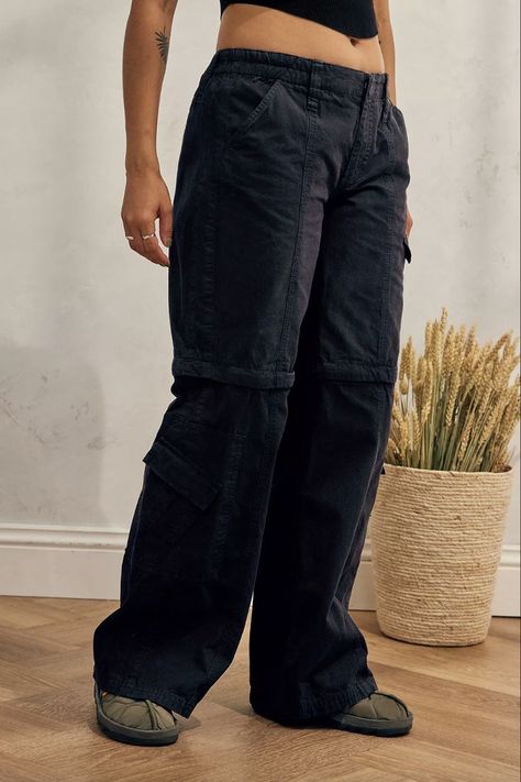 Cargo Pants Urban Outfitters, Bdg Cargo Pants, Dark Academia Fashion, Academia Fashion, Bdg Jeans, Black Fits, Christmas List, Cargo Pants, Black Pants