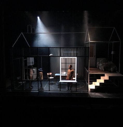 Scenic Design Theatres, Theatre Decorations, Scenography Theatre, Stage Spotlights, The Glass Menagerie, Theatre Scene, Small Theatre, Dance Stage, Set Design Theatre