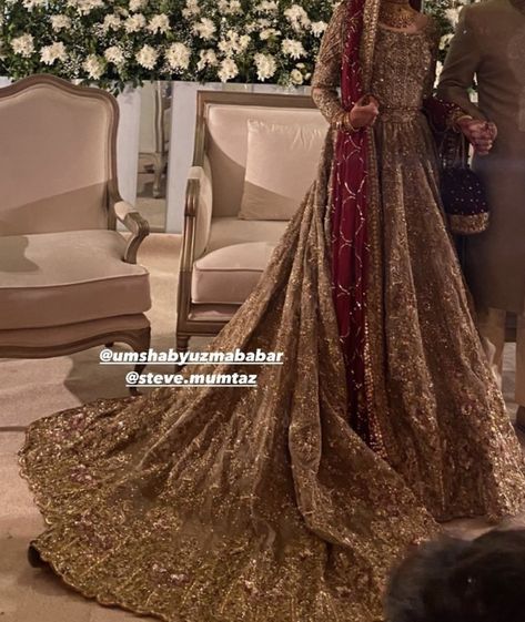 Beige Pakistani Wedding Dress, Gold Baraat Dress, Gold Pakistani Wedding Dress, Pakistani Bridal Wear Red, Baraat Dress Pakistani Bridal Wear, Gold Pakistani Bridal Dress, Pakistani Bridal Outfits, Baraat Dress, Barat Dress