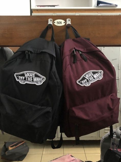 Vans School Bags, Mochila Jansport, Vans Aesthetic, Mochila Nike, Vans Backpack, Black School Bags, Vans Bags, Nike Backpack, Bag Jeans