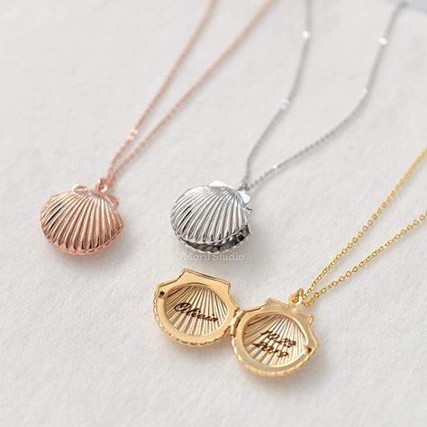 Seashell Locket, Shell Locket, Scallop Seashell, Bff Necklaces, Seashell Jewelry, Jewelry Lockets, Ocean Jewelry, Nautical Jewelry, Magical Jewelry