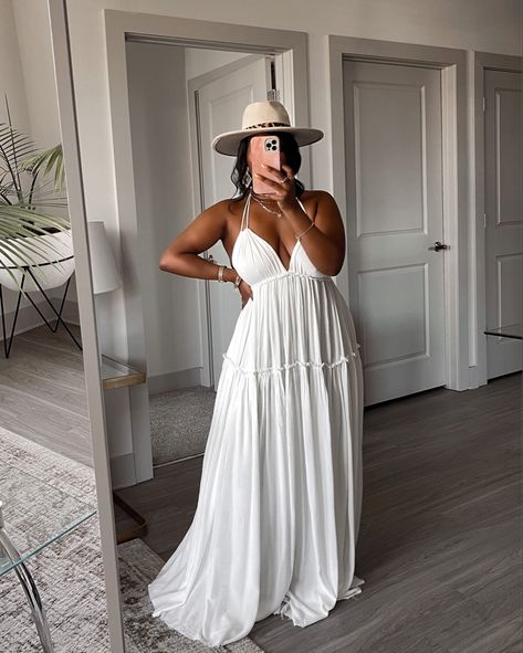 #styleinspiration #styleblogger #fashionblogger Pregnancy Dresses Casual, Pregnancy Dresses Summer, Halter Dress Casual, Summer Pregnancy Outfits, Casual Maternity Outfits, Town Outfits, Maternity Dresses Summer, Cruise Dress, Listen To Me