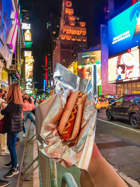 New York Hot Dog, Swimming Pictures, New York City Vacation, Nyc Baby, Hot Dog Stand, New York Food, Ny Trip, Food Street, Nyc Girl