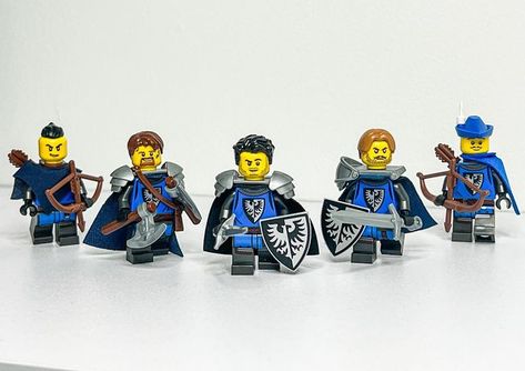 Lego Black Falcons, Lego Medieval Minifigures, Lego Falcon, Medieval Lego, Lego Dnd, Lego Decorations, Lego Medieval, Lego Knights, Lego Custom Minifigures