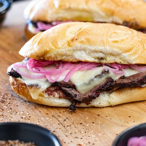 Grilled Tri Tip Sandwich & Horseradish Aioli - Chiles and Smoke Smashburger Tacos, Grilled Tri Tip, Horseradish Aioli, Tri Tip Sandwich, Smoked Shrimp, Chile Recipes, Crispy Beef, Shrimp Rolls, Havarti Cheese