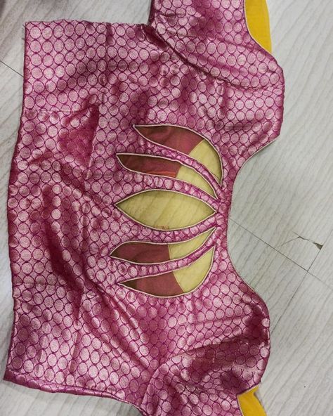 Latest Fashion Blouse Designs, Blouse Neck Patterns, Cutwork Blouse, Cutwork Blouse Designs, Design Blouse, Saree Blouse Patterns, Simple Blouse Designs, Lotus Design, Blouse Neck