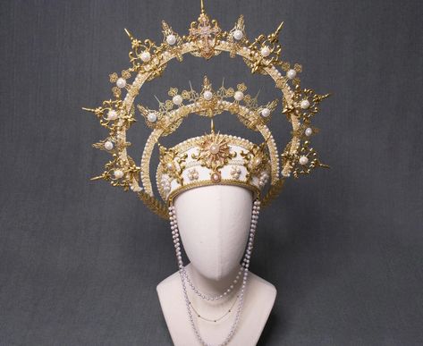 Tudor Crown, Baroque Halo, Gold White or Black, Imperial Religious Queen Emperor Headwear Renaissance - Etsy Tudor Crown, Saint Costume, Victorian Ball Gowns, Velcro Tape, Costume Hats, Pearl Chain, Keep Jewelry, Philadelphia Pa, Clay Jewelry