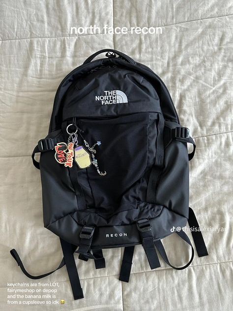 North Face Recon, North Face Bag, Stylish School Bags, School Bag Essentials, Backpack Essentials, Aesthetic Backpack, Inside My Bag, Handbag Essentials, What In My Bag