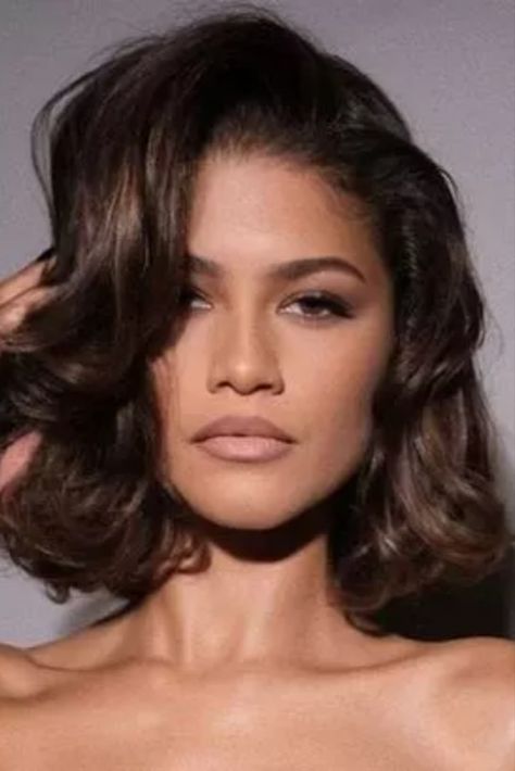 Naturally Wavy Hair Cuts, Italian Bob, Zendaya Hair, Italian Hair, Hair Styels, The Haircut, Short Brown Hair, Natural Wavy Hair, Lob Hairstyle