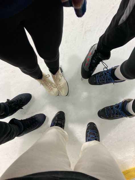 #skating #friends #group #winter #ice Ive Skating, Ice Skating Friends, Ice Skating Aesthetic, Indoor Ice Skating, Skating Aesthetic, Aesthetic Friends, Friends Group, Friend Group, Ice Skating