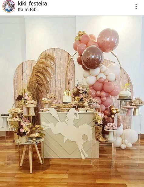 Country Party Decorations, Cowgirl Baby Shower Theme, Horse Theme Birthday Party, Horse Themed Party, Cowgirl Baby Showers, Horse Birthday Parties, Country Party, Western Theme Party, Mom Party