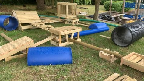 Dog Backyard Ideas Plays, Outdoor Dog Area Play Spaces, Dog Outdoor Play Area, Dog Yard Ideas Play Areas, Dog Playground Backyard Diy, Outdoor Dog House Ideas, Dog House Ideas, Dog Agility Course Diy, Outdoor Dog Area