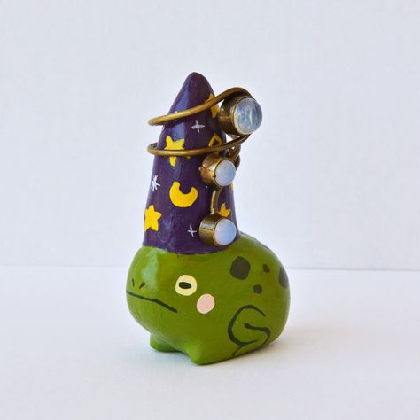 Wizard Frog, Clay Frog, Magic Rings, Frog Jewelry, Vinyl Art Toys, Clay Things, Clay Baby, Clay Figurine, Big Hat