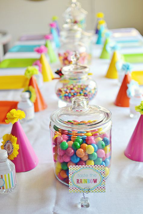 Get colorful! Throw a rainbow birthday bash for your child with these bright ideas. Rainbow Parties, Candyland Birthday, Candyland Party, Rainbow Birthday Party, בר מצווה, Birthday Table, Taste The Rainbow, Rainbow Birthday, Candy Party