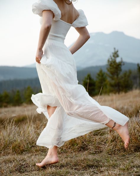 I’ve always wanted to do a senior photo shoot with water involved. I was over the moon when Layla brought up the idea of getting in the water with her white dress! Senior Photo Shoot, Senior Photoshoot, Senior Photo, Over The Moon, Senior Photos, Photo Shoot, The Moon, White Dress, Moon