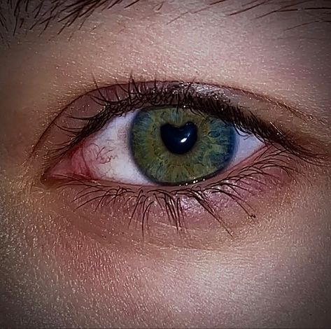 Heart Iris Eye, Eye With Heart Pupil Drawing, Eyes With Heart Pupil, Eye With Heart Pupil, Heart Shaped Pupils, Pupil Ideas, Eye Reference Photo, Shifting Waiting Room, Oc Eyes