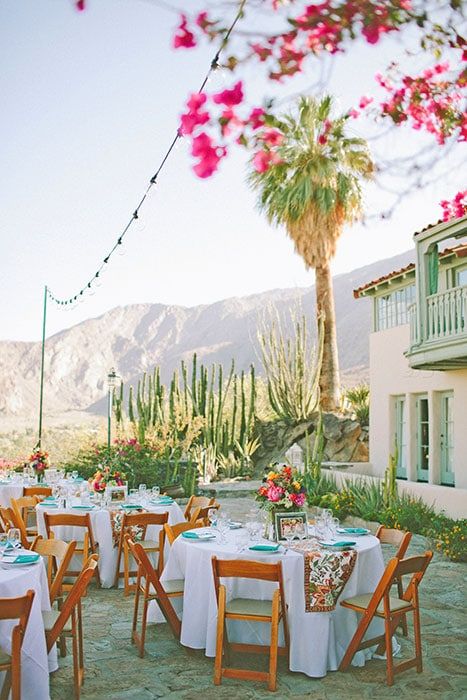 Palm Springs Outdoor, Palm Springs Wedding Venues, Expensive Wedding Gifts, Palm Springs Aesthetic, Palm Springs Architecture, Wedding Themes Spring, Hotel Wedding Venues, Luxury Wedding Decor, Wedding Expenses