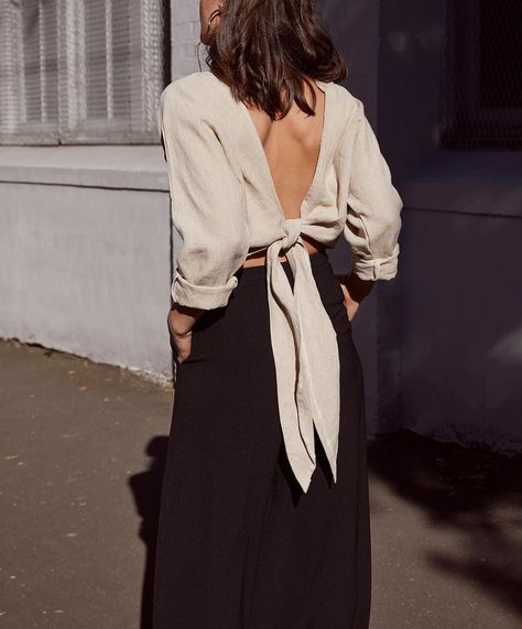 Style, Home Decor from Blogger Inspiration by Sara Crampton California Style Outfits, Linen Outfit, Long Sleeve Wrap Top, Quoi Porter, Blogger Inspiration, Soft Dramatic, Perfect Wardrobe, Fashion Top, Mode Inspiration