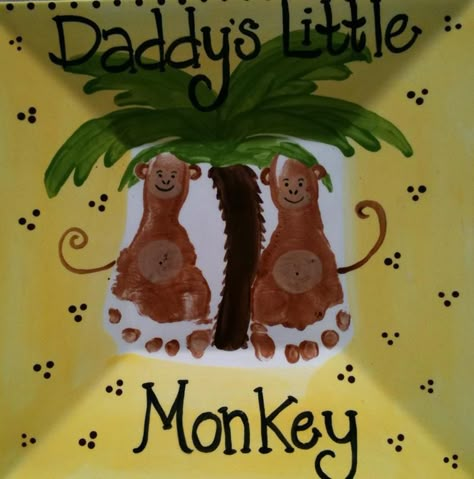 Footprints for "Daddy's Little Monkey" keepsake plate Homemade Gifts For Dad, Diy Father's Day, Fathers Day Art, Handprint Gifts, Gifts From Kids, Footprint Crafts, Diy Father's Day Gifts, Handprint Crafts, Daycare Crafts