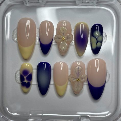 custom set for Asma 💙 shape : Almond M #pressonnails #nails #nailart #nailartist #summernails #3dnails #3dflowernails #nailinspo #yellownails #bluenails #almondshapenails Uñas Nail Art, Frame Nails, Almond Nail Art, 3d Flower Nails, Hippie Nails, Simple Gel Nails, Simple Acrylic Nails, Nail Art Designs Diy, Pretty Nail Art Designs