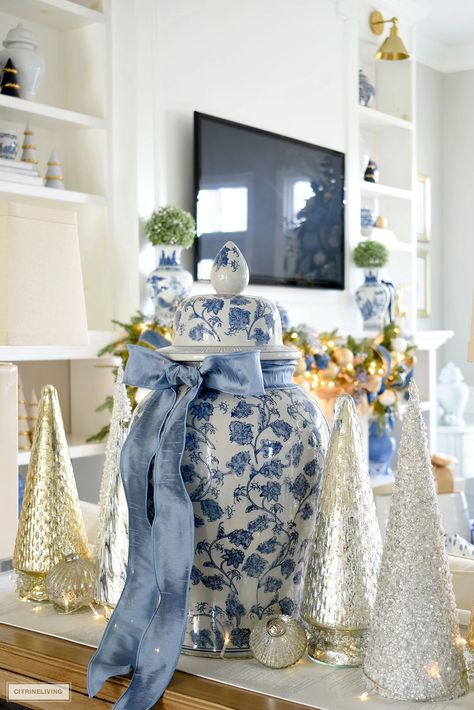 Grandmillennial Living Room, Gold Christmas Living Room, Myers House, Blue And Gold Christmas, Lush Christmas, Christmas Palette, Christmas Living Room Decor, Chinoiserie Christmas, Mill House