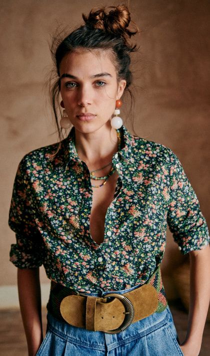 Sezane Pierro Shirt, Cute Gardening Outfits, Green Peonies, Gemini Print, Antique Flowers, Look Boho Chic, Mode Hippie, Stil Boho, Heart Embroidery