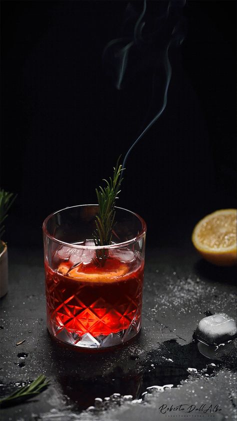 Cinemagraph Food, Food Cinemagraph, Cinemagraph Inspiration, Calming Food, Tea Gif, Drinking Gif, Food Display Table, Cocktail Videos, Cocktail Photography