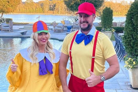 Instagram: @LinaBryan3 Talk about quite a wild and spooky Halloween! Some of our favorite country music stars decided to go all out this year. Several celebrities, such as Luke Bryan, Carrie Underwood, and Maren Morris shared their Halloween costumes online, showing off their family's outfits to commemorate the ghoulish holiday. From classic celebrity costumes, such as Marylin […] The post Luke Bryan, Carrie Underwood and More Country Stars Share Their Epic Halloween Costumes appeared firs Caroline Bryan, Squirrel Costume, Famous Country Singers, Epic Halloween Costumes, American Gladiators, Comedians Jokes, Lizzie Mcguire Movie, Tweedle Dum, Teen Mom 2