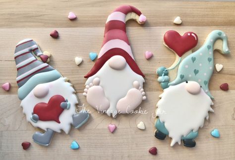 Gnome One Loves Me Like You Do Gnome Cookie, Gnome Art, Christmas Sugar Cookies Decorated, Valentine Sugar Cookies, Valentine Gnome, Sugar Cookie Designs, Cookie Jars Vintage, Valentines Day Cookies, Xmas Cookies