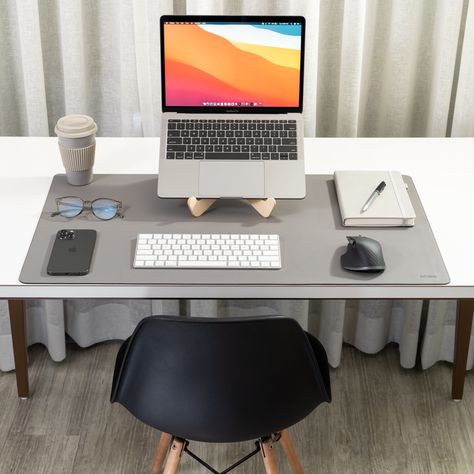 Grey Desk Setup, Apple Desk Setup, Office Wellness, Future Bedroom Ideas, Grid Journal, Study Desk Decor, Computer Desk Setup, Be More Creative, Home Studio Setup