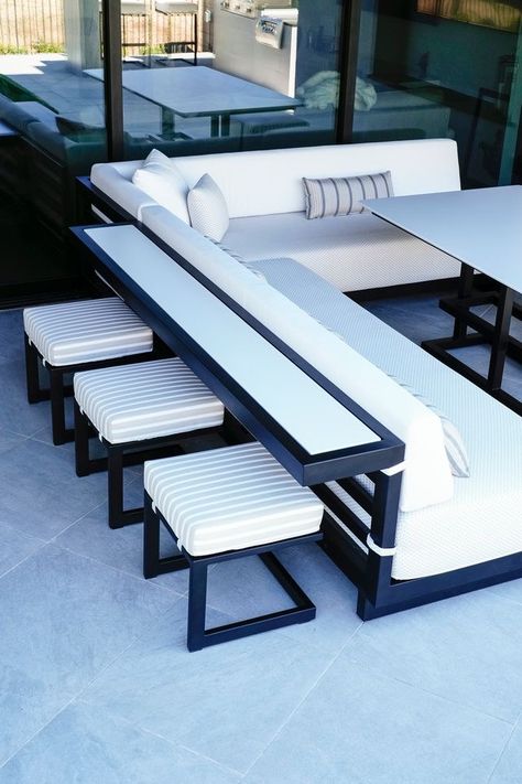 Outdoor Metal Furniture, Luxury Patio Furniture, Sofa Couch Design, Iron Furniture Design, Steel Furniture Design, Metal Outdoor Furniture, Classic Furniture Design, Grill Door Design, Bank Design