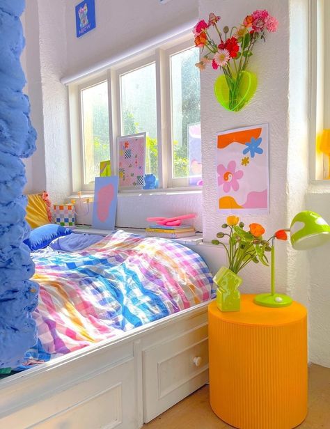 Colorful Retro Bedroom, Preppy Rooms, Nyc Bedroom, Colourful Bedroom, Bright Bedroom, Future Board, Rainbow House, Cozy Homes, Dopamine Decor