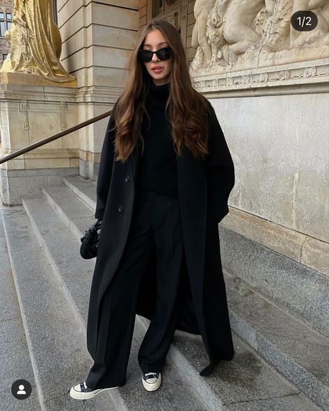 Styling Black Leggings, Black Coat Outfit Winter, Black Winter Outfits, Long Black Coat Outfit, Winter Style Outfits, Outfits For The Cold, Black Coat Outfit, Outfit Converse, Coat Outfit Casual