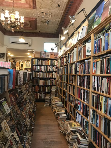 Lots Of Books, Studera Motivation, Library Aesthetic, Seni Dan Kraf, Academia Aesthetic, Autumn Aesthetic, Book Store, I Love Books, Pretty Places