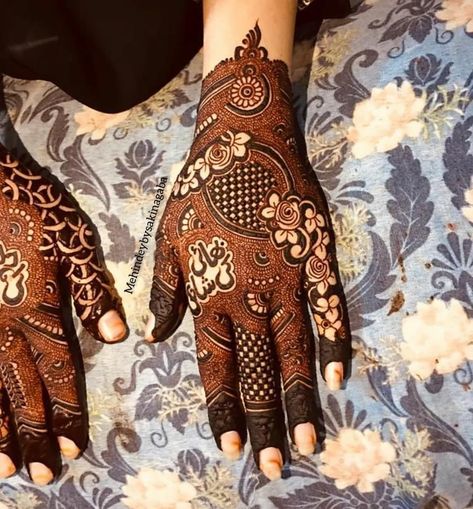 Urdu Mehndi Design, Eid Mehndi Designs Arabic, Pakistan Mehndi Designs, Mehndi Designs Pakistani, Aesthetic Mehndi, Arabic Bridal Mehndi Designs, Pakistani Mehndi Designs, Arab Countries, Pakistani Mehndi