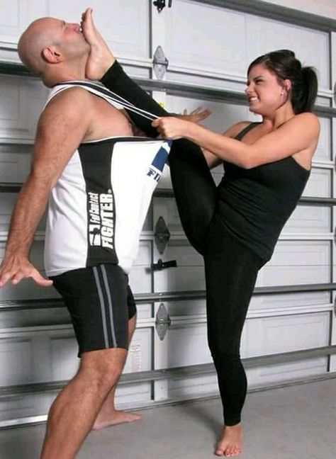 Male Vs Female, Women Karate, Female Martial Artists, Inspirational Life Photos, Combat Training, Karate Girl, Martial Arts Women, Martial Artists, Karate