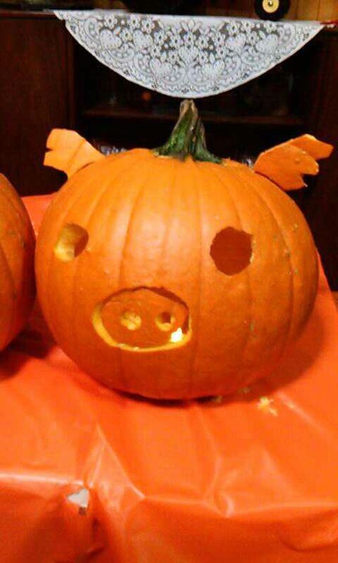 My awesome pig pumpkin! Pumkin Ideas Funny, Pig Pumpkin Carving Ideas, Farm Themed Pumpkin Carving, Cow Pumpkin Carving Ideas, Pig Pumpkin Carving, Guinea Pig Pumpkin Carving, Pumpkin Painting Funny, Cow Pumpkin Painting, Pumkin Carving Country