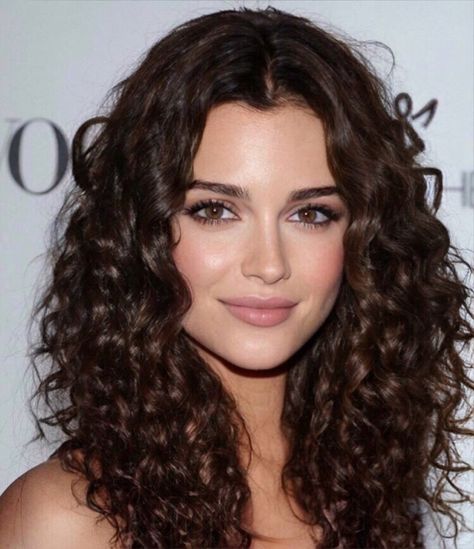 Celebrities With Naturally Curly Hair, Dark Brown Curly Hair Pale Skin, Italian Woman Curly Hair, Curly Medium Brown Hair, Expensive Brunette Curly Hair, Square Face Curly Hairstyles, Best Color Hair For Brown Eyes, Rich Brown Curly Hair, Brown Curly Hair Colors